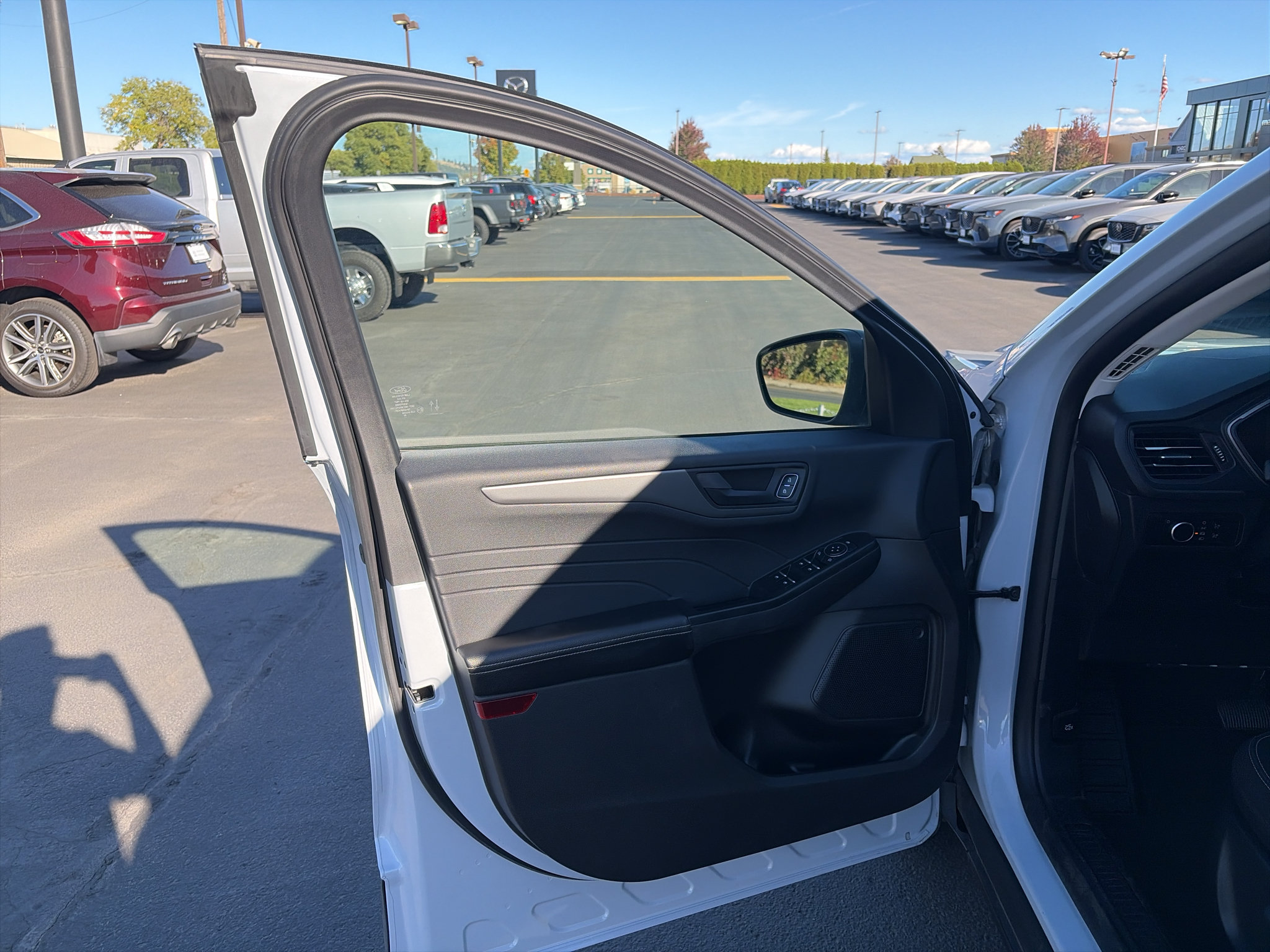 Used 2025 Ford Escape Active AWD/4WD image 10