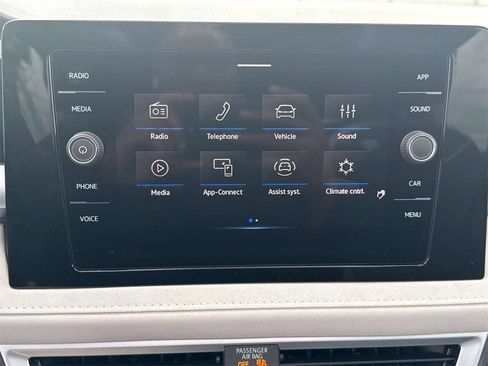 Used 2025 Volkswagen Taos SE FWD image 24