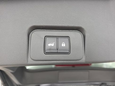 Used 2025 Nissan Rogue SV AWD/4WD image 34