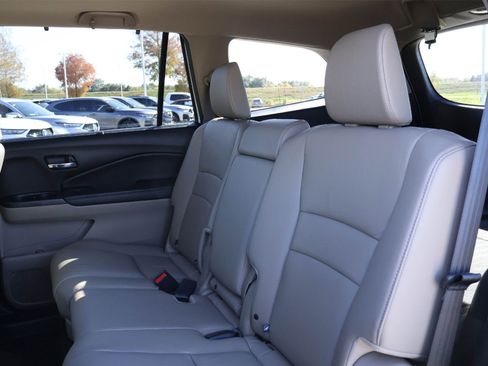 Used 2017 Honda Pilot Touring image 13