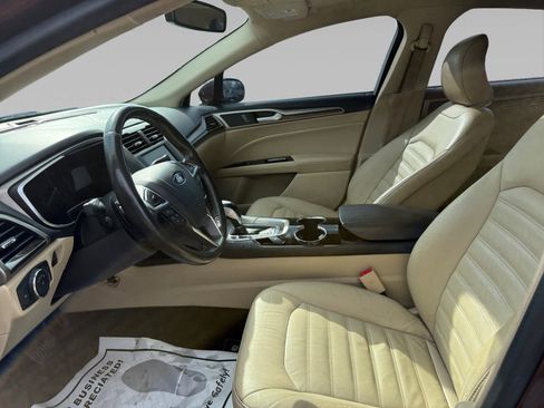 Used 2016 Ford Fusion SE w/ Equipment Group 202A image 9