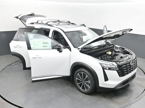 New 2026 Nissan Pathfinder Platinum FWD image 40