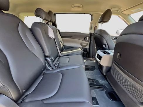New 2026 Kia Carnival EX FWD image 29