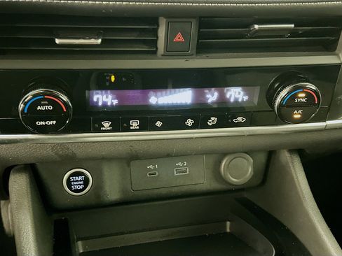 Used 2023 Nissan Rogue SV image 24