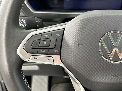 Used 2022 Volkswagen Tiguan SE image 22