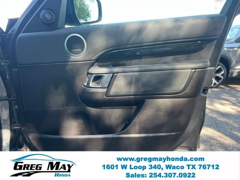Used 2019 Land Rover Discovery SE AWD/4WD image 12
