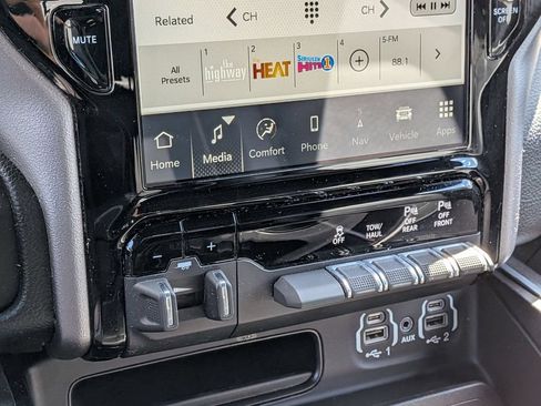 Used 2023 RAM 1500 Laramie AWD/4WD image 20