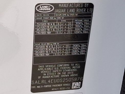 New 2025 Land Rover Discovery Dynamic SE image 19