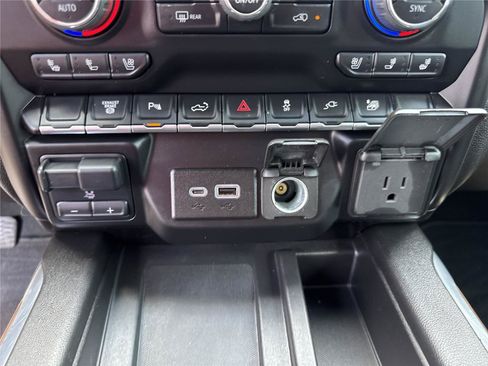 Used 2022 Chevrolet Silverado 2500 High Country AWD/4WD image 29