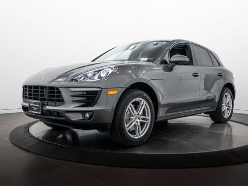 Used 2018 Porsche Macan AWD/4WD image 1