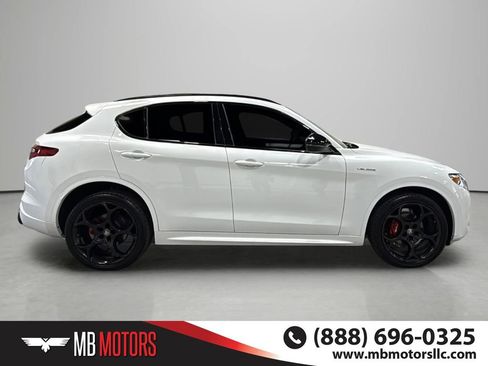 Used 2022 Alfa Romeo Stelvio Veloce AWD/4WD image 3