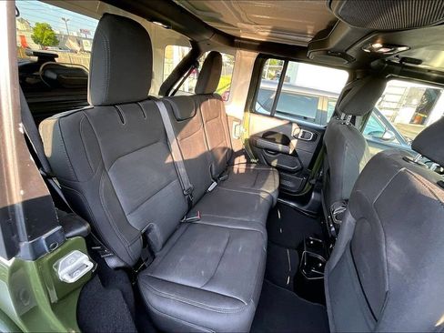 Used 2021 Jeep Wrangler Unlimited Sahara AWD/4WD image 34