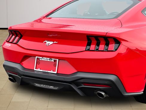 Used 2025 Ford Mustang Coupe RWD image 34