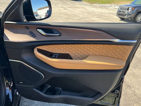 Used 2025 Jeep Grand Cherokee L Summit w/ Advanced Protech Group IV image 18