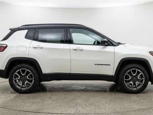 Used 2025 Jeep Compass Trailhawk image 11