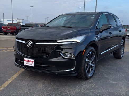 Used 2022 Buick Enclave Essence w/ Experience Buick Package image 2