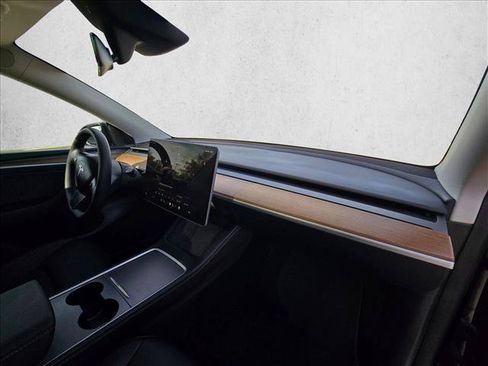 Used 2025 Tesla Model Y Long Range RWD image 22