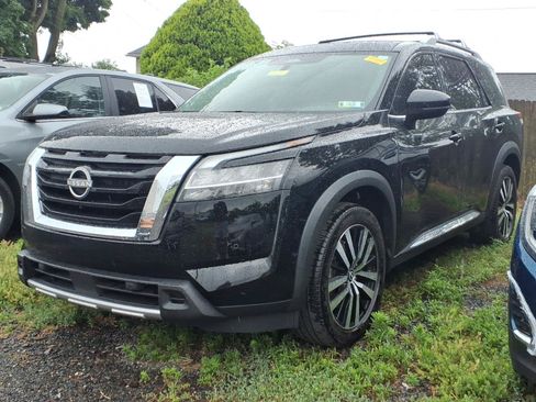 Used 2023 Nissan Pathfinder Platinum AWD/4WD image 3