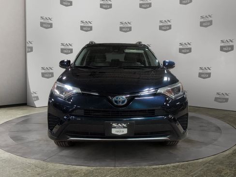 Used 2018 Toyota RAV4 LE image 8