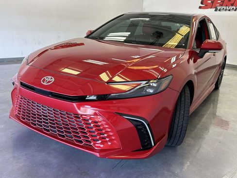 Used 2025 Toyota Camry XSE FWD image 7