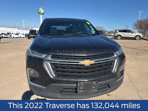 Used 2022 Chevrolet Traverse LS image 2