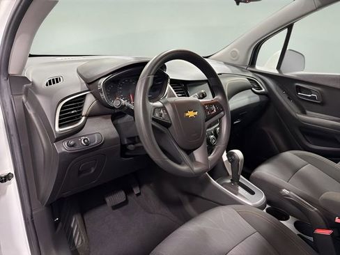 Used 2017 Chevrolet Trax LT AWD/4WD image 10