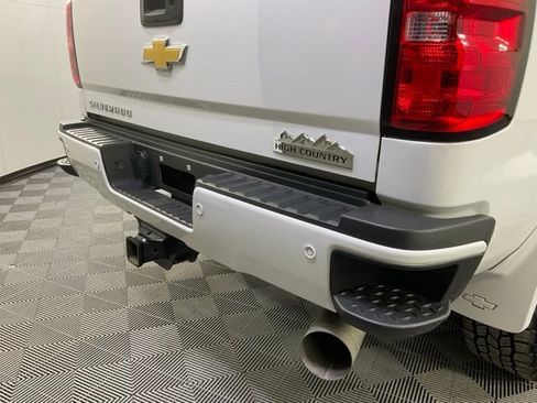 Used 2019 Chevrolet Silverado 2500 High Country w/ Duramax Plus Package image 9