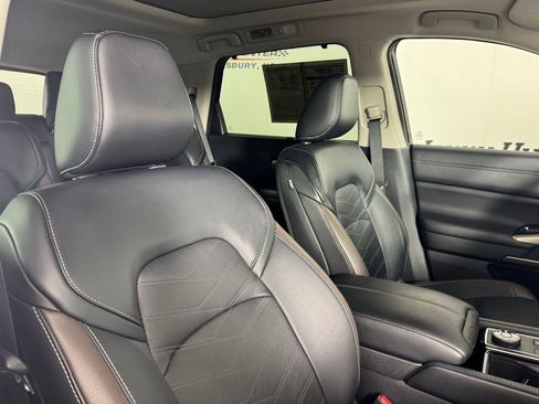 Used 2023 Nissan Pathfinder Platinum AWD/4WD image 39