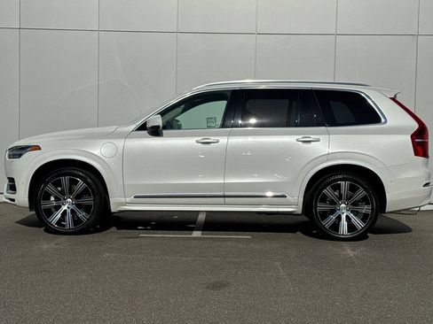 Used 2025 Volvo XC90 T8 Plus AWD/4WD image 2
