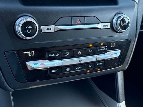 Used 2020 Ford Explorer XLT w/ Equipment Group 202A image 22