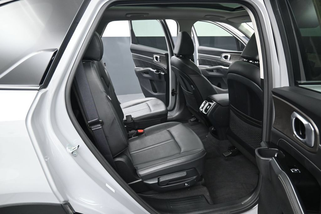 Used 2025 Kia Sorento SX AWD/4WD image 38