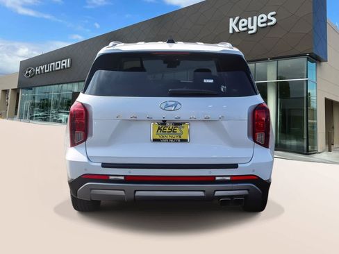 Used 2023 Hyundai Palisade SEL FWD image 6