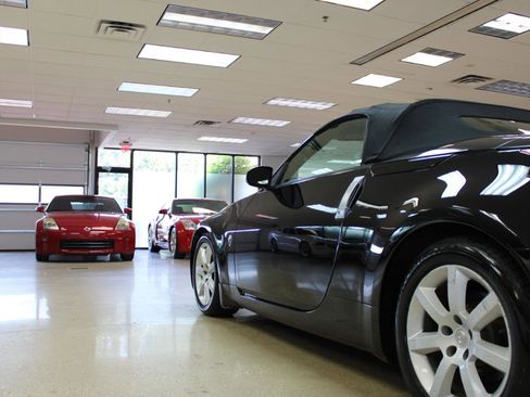 Used 2004 Nissan 350Z Touring RWD image 18