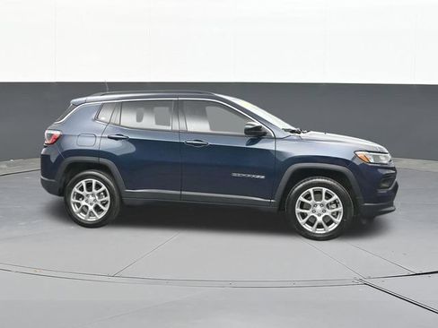 Used 2024 Jeep Compass Latitude AWD/4WD image 17