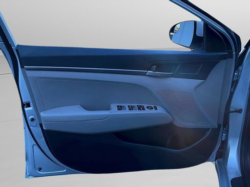 Used 2018 Hyundai Elantra SE FWD image 20