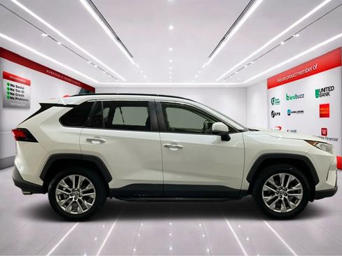 Used 2020 Toyota RAV4 Limited AWD/4WD image 9