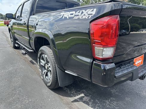 Used 2017 Toyota Tacoma TRD Sport w/ Tow Package AWD/4WD image 8