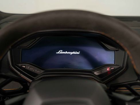 Used 2024 Lamborghini Huracan EVO image 18