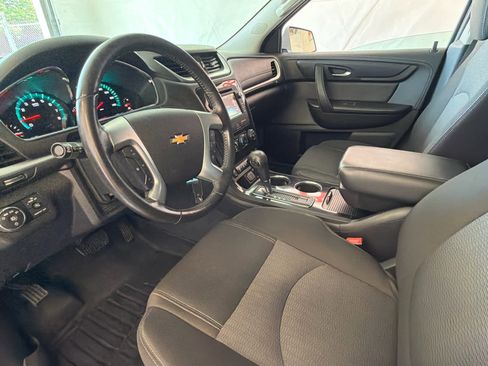 Used 2017 Chevrolet Traverse LT w/ Style and Technology Package FWD image 14