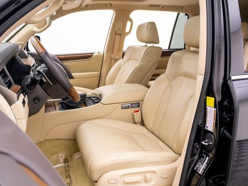 Used 2021 Lexus LX 570 4WD w/ Luxury Package image 14