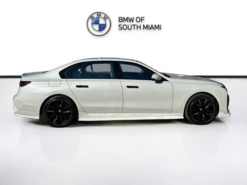 Certified 2025 BMW 760i xDrive image 8