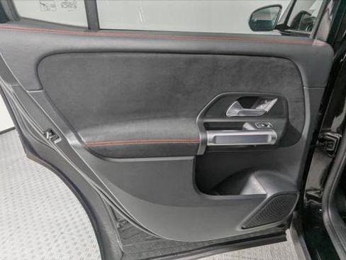Used 2023 Mercedes-Benz GLB 250 4MATIC image 17