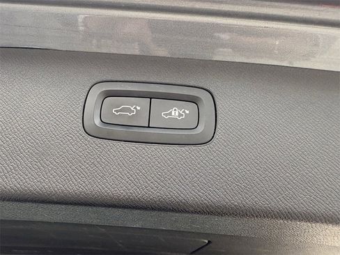 Used 2017 Volvo XC90 T6 Inscription w/ Vision Package image 29