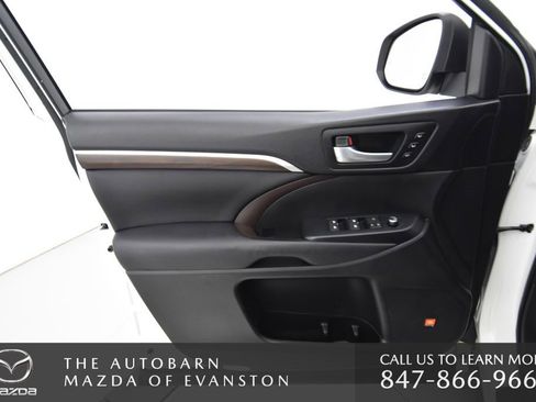 Used 2016 Toyota Highlander Limited image 32
