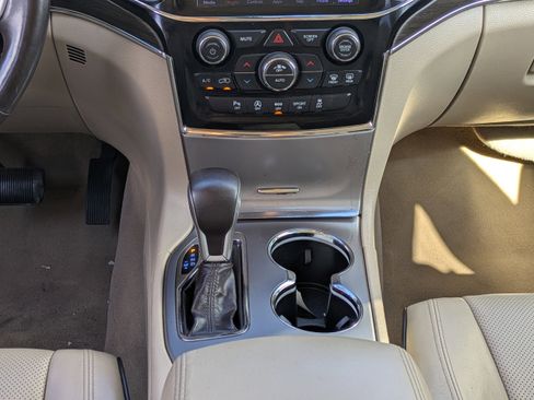 Used 2020 Jeep Grand Cherokee Overland image 19