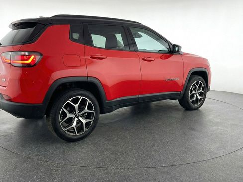 Used 2025 Jeep Compass Limited image 9