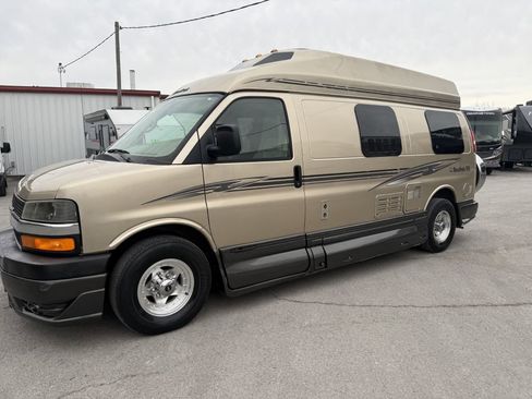 Used 2010 Chevrolet Express 3500 Extended w/ Power Package RWD image 4