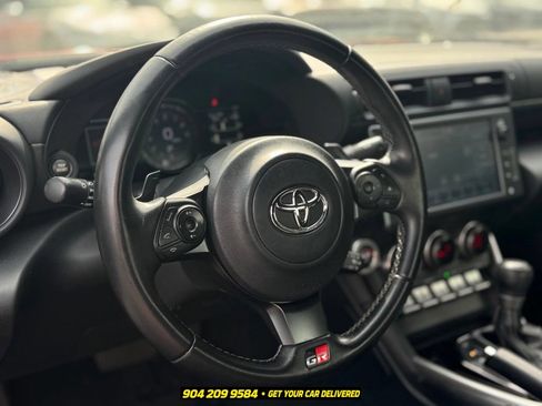 Used 2022 Toyota GR86 w/ ALL Weather Mat Package (TMS) RWD image 11
