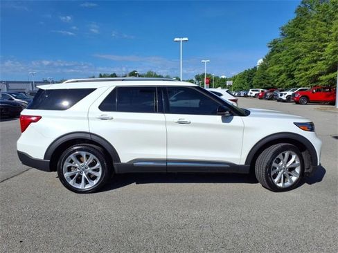 Used 2022 Ford Explorer Platinum w/ Technology Package image 2