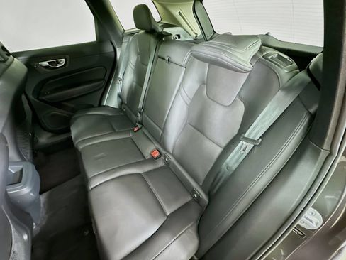 Used 2023 Volvo XC60 B5 Plus AWD/4WD image 36